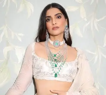 Sonam Kapoor - Cast Of Ambikapathy