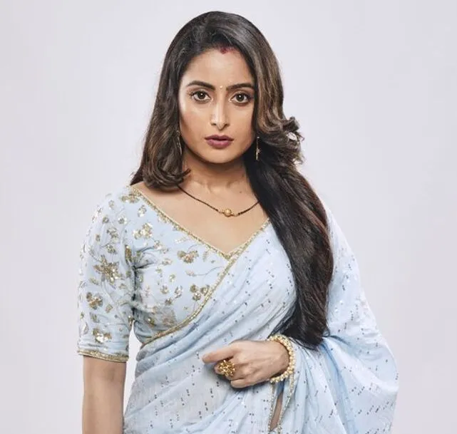 Aishwarya Sharma - Cast Of Ghum Hai Kisikey Pyaar Meiin