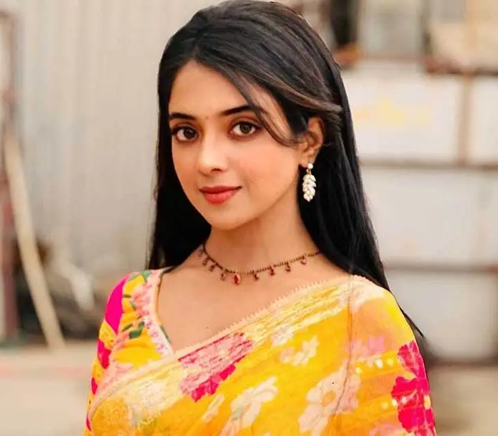 Khushi Dubey - Cast Of Aashiqana Season 2